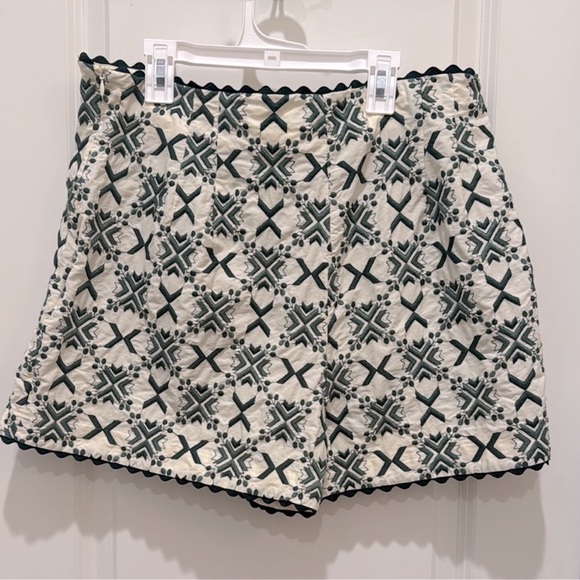 Zara Women’s XL Green and Cream High Waist Embroidered Shorts - Picture 3 of 10
